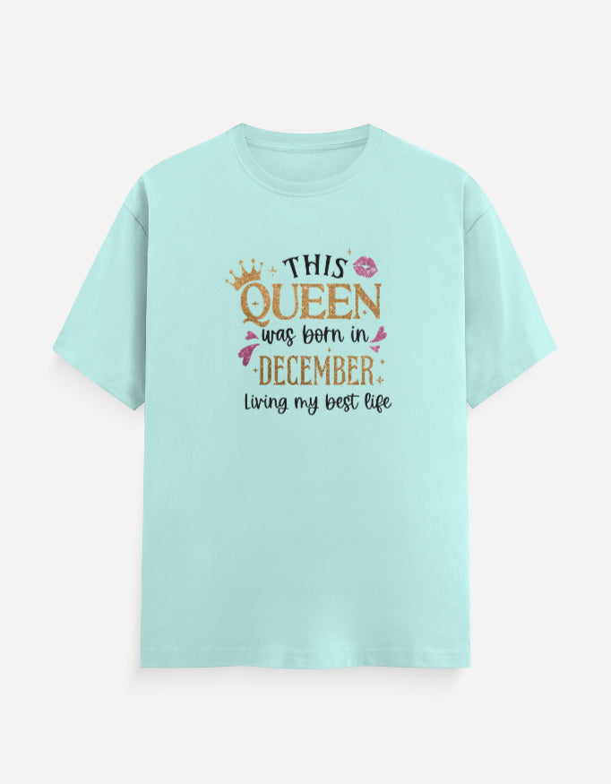 Queen Born in December Living best life T-Shirt