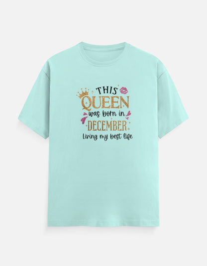 Queen Born in December Living best life T-Shirt